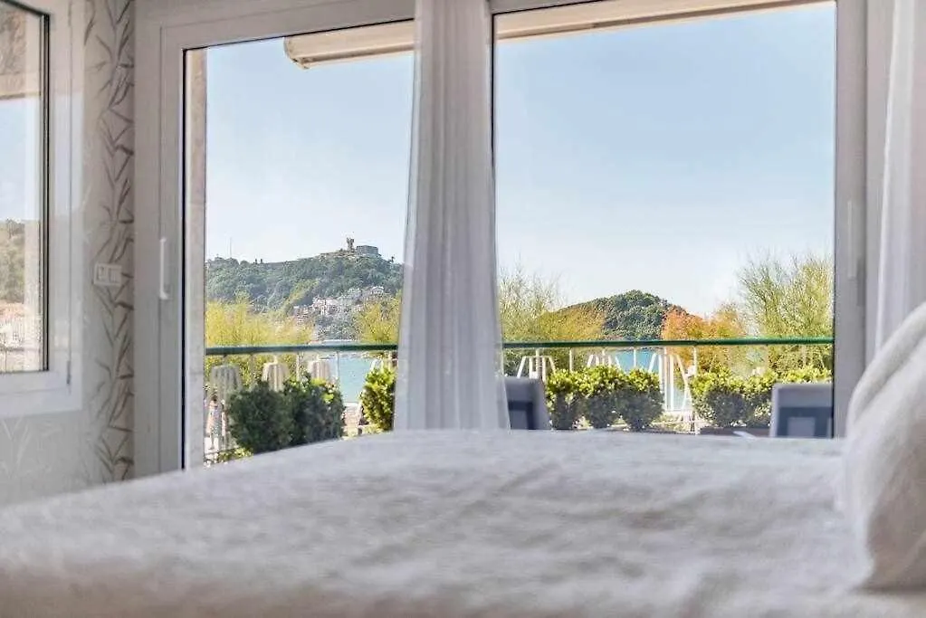 La Concha Beach Deluxe Apartment San Sebastian